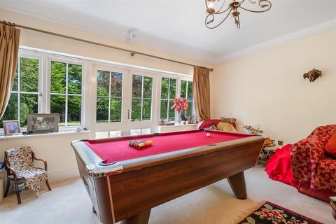 Montagne Coronation Road, Ascot, SL5 9HY