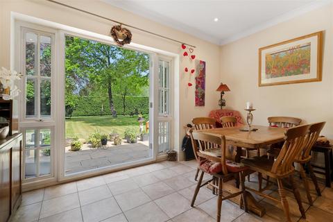 Montagne Coronation Road, Ascot, SL5 9HY