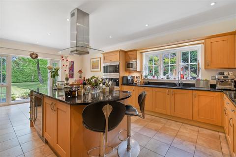 Montagne Coronation Road, Ascot, SL5 9HY
