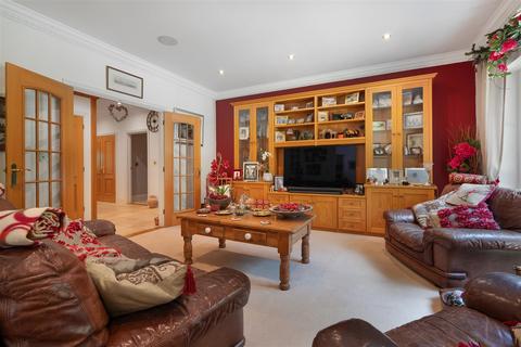 Montagne Coronation Road, Ascot, SL5 9HY