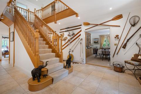 Montagne Coronation Road, Ascot, SL5 9HY