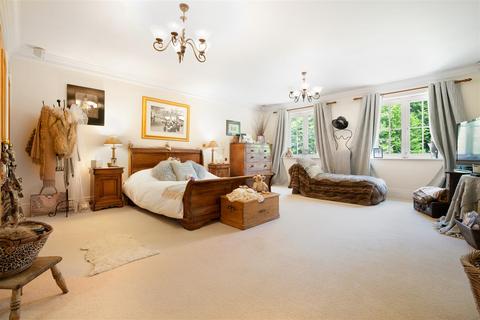 Montagne Coronation Road, Ascot, SL5 9HY