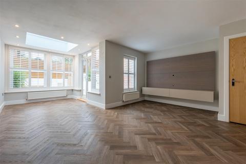 1 Heathlands Place, Ascot, SL5 8FQ