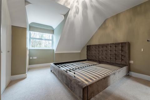 1 Heathlands Place, Ascot, SL5 8FQ