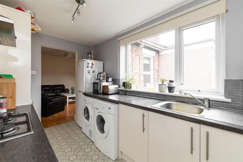 3 bedroom flat to rent, Bolingbroke Street, Heaton, Newcastle Upon Tyne