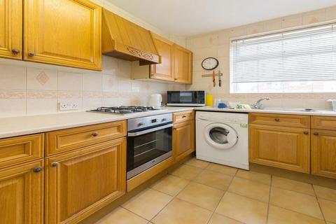 4 bedroom semi-detached house to rent, NW2