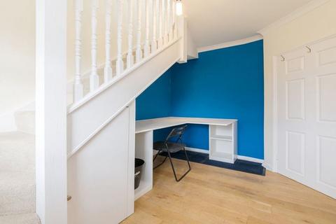 4 bedroom semi-detached house to rent, NW2