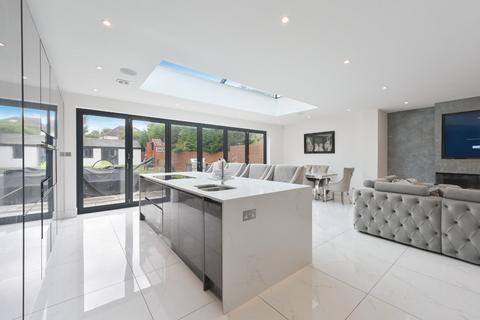 33 Forest Side, Worcester Park, KT4 7PA