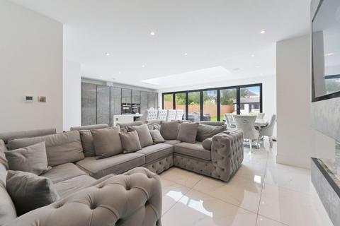 33 Forest Side, Worcester Park, KT4 7PA