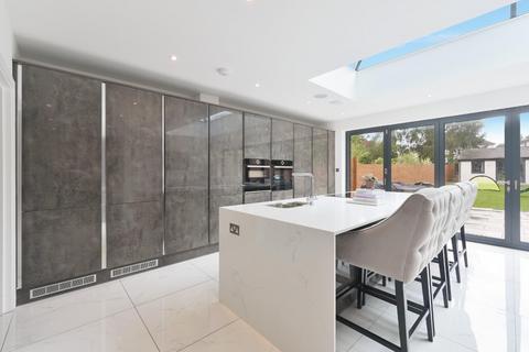 33 Forest Side, Worcester Park, KT4 7PA