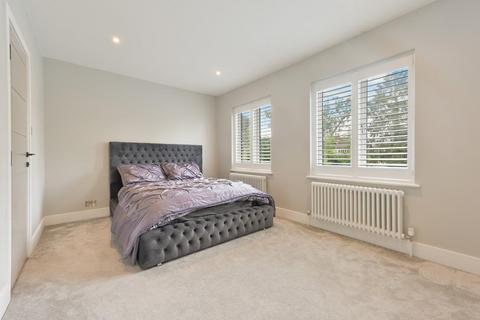 33 Forest Side, Worcester Park, KT4 7PA