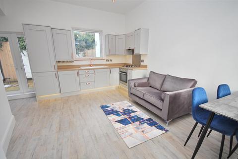 2 bedroom end of terrace house for sale, Walnut Court, Radcliffe on Trent, Nottingham