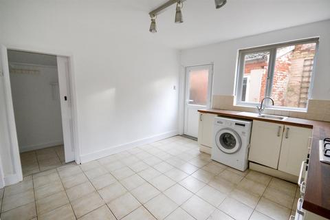 32 Bingham Road, Radcliffe On Trent, Nottingham, NG12 2FU