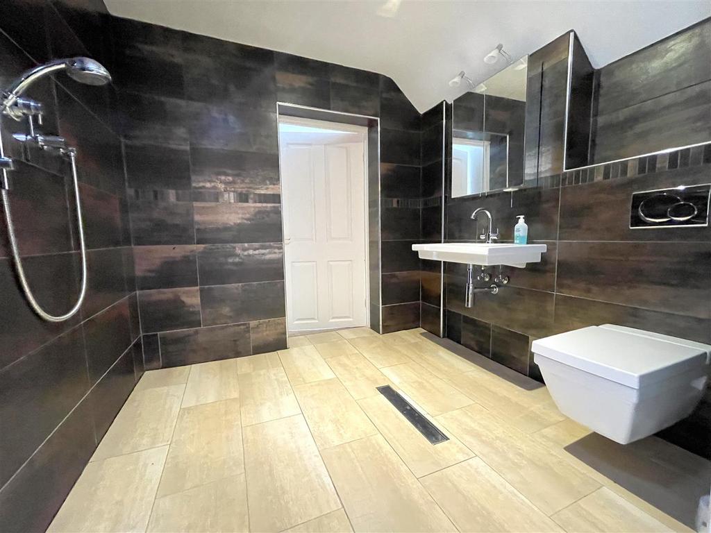 Master suite wet room