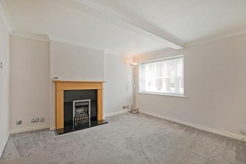 2 bedroom flat to rent, Chapel Court, Briggate, Knaresborough