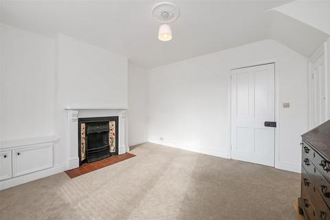 2 bedroom end of terrace house for sale, St James` Square, Chichester