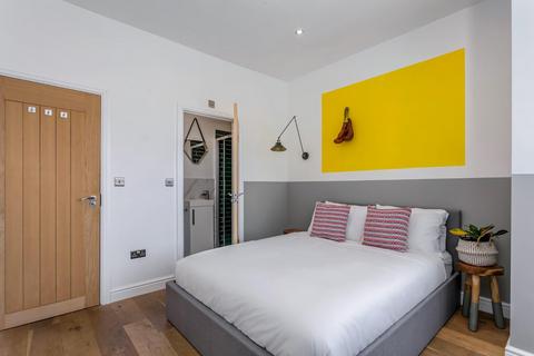 31 Drayton Road, London, W13 0LD
