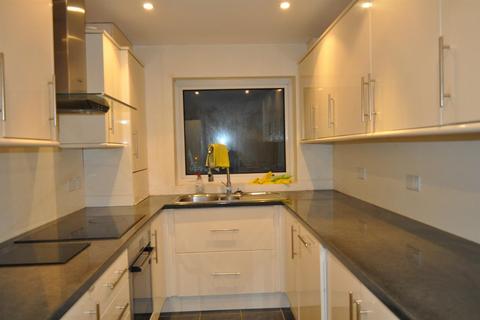 2 bedroom flat to rent, Balmain Close