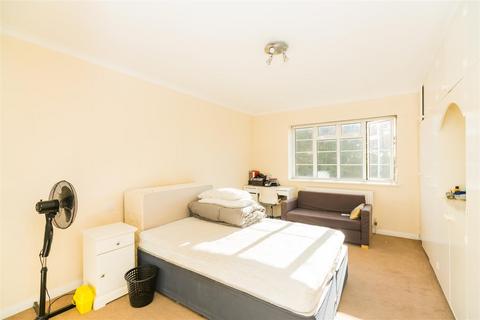 2 bedroom apartment to rent, Thurlby Croft, Mulberry Close, Hendon, London