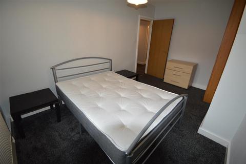 2 bedroom flat to rent, Melmerby Court, Salford M5