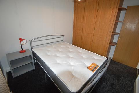 2 bedroom flat to rent, Melmerby Court, Salford M5