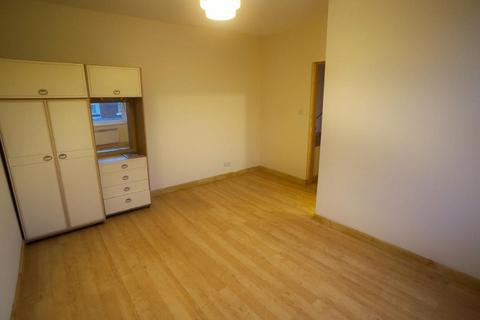 Studio to rent, Lincoln Street, Wakefield