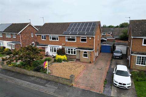 3 bedroom semi-detached house for sale, Coniston Way, Goole