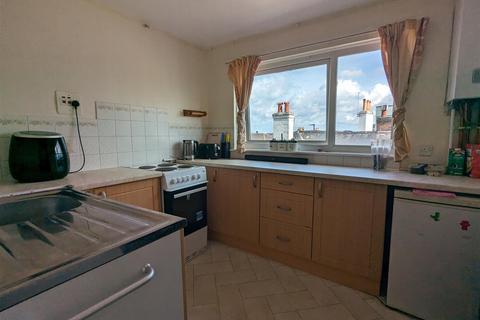 2 bedroom flat to rent, Melville Street, Ryde, PO33 2AT