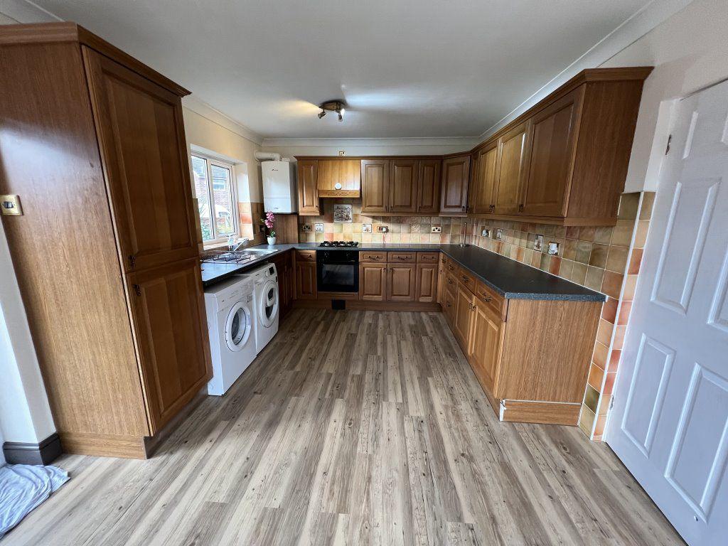 Western Avenue, Pontefract, WF8 3 bed semidetached house to rent £