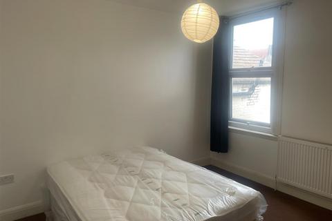 House share to rent, Kensal Green