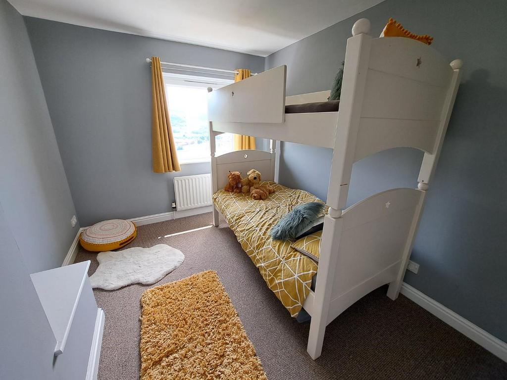 Bed 2.jpg