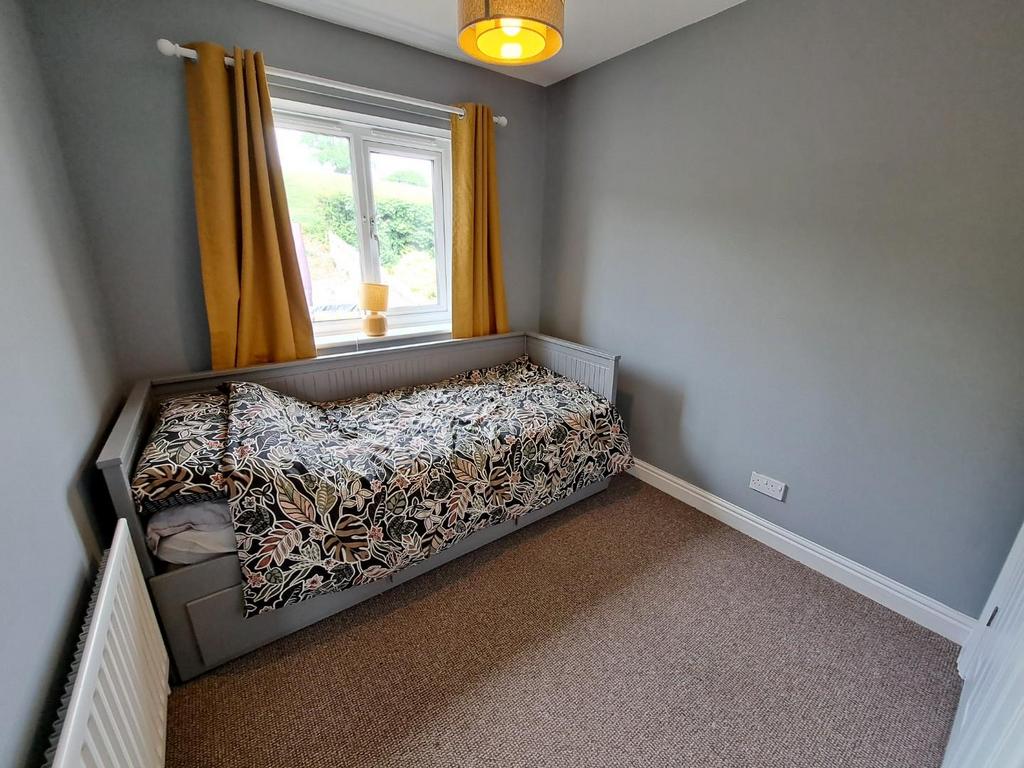 Bed 3.jpg