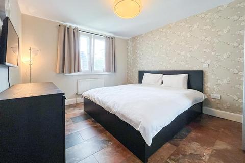 3 bedroom apartment to rent, Regent Court, St John's Wood, NW8