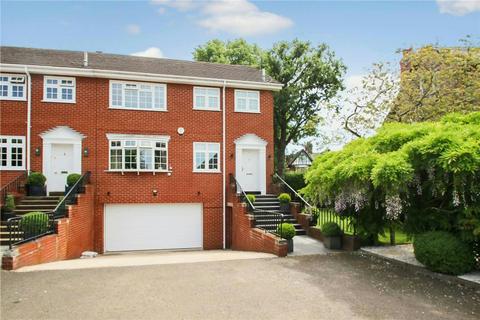 4 bedroom townhouse to rent, Ashley Court, Hale