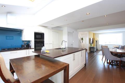 6 Willow Gardens, Hounslow, TW3 4JS