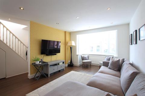 6 Willow Gardens, Hounslow, TW3 4JS