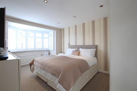 6 Willow Gardens, Hounslow, TW3 4JS