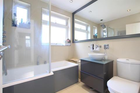 6 Willow Gardens, Hounslow, TW3 4JS