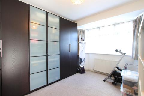 6 Willow Gardens, Hounslow, TW3 4JS