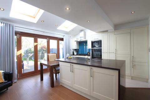 6 Willow Gardens, Hounslow, TW3 4JS