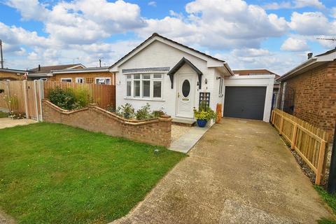 1 bedroom detached bungalow for sale, Telese Avenue, Canvey Island SS8