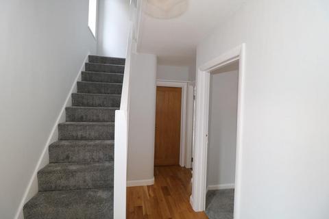 3 bedroom semi-detached house to rent, Kinross Road, Leamington Spa