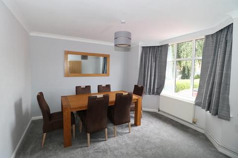3 bedroom semi-detached house to rent, Kinross Road, Leamington Spa