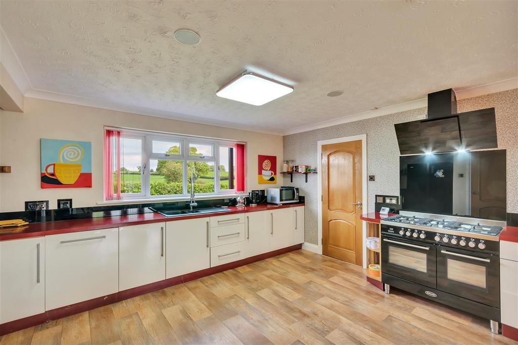 Kitchen/Breakfast Room