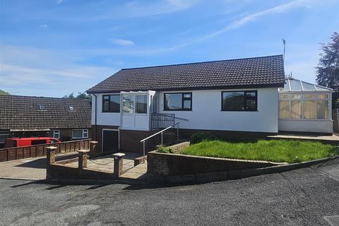 3 bedroom detached bungalow for sale, Underhill Crescent, Knighton