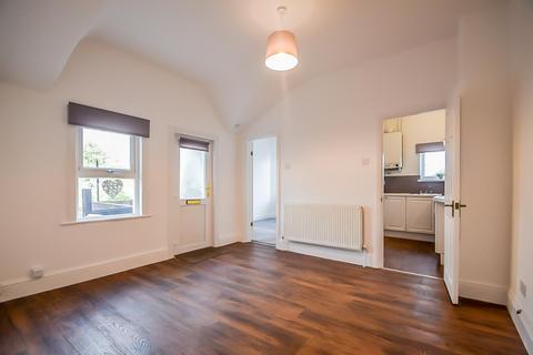 1 bedroom flat to rent, Preston Road, Westcliff-On-Sea SS0