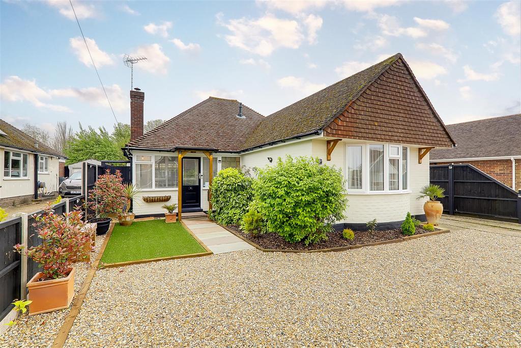 Frobisher Way, Worthing BN12 2 bed detached bungalow for sale £500,000