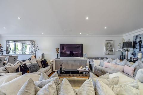 3 bedroom apartment for sale, The Shore, Westcliff-On-Sea SS0