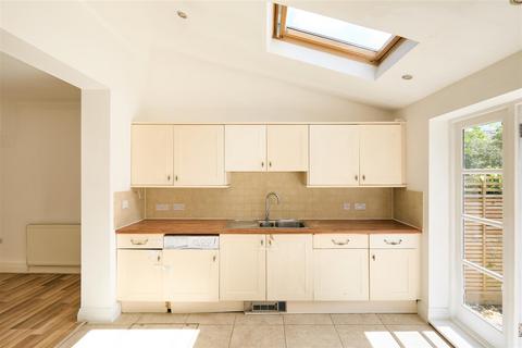30 Riverview Grove, London, W4 3QJ