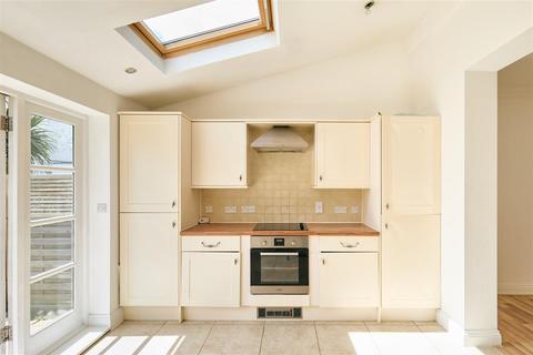 30 Riverview Grove, London, W4 3QJ